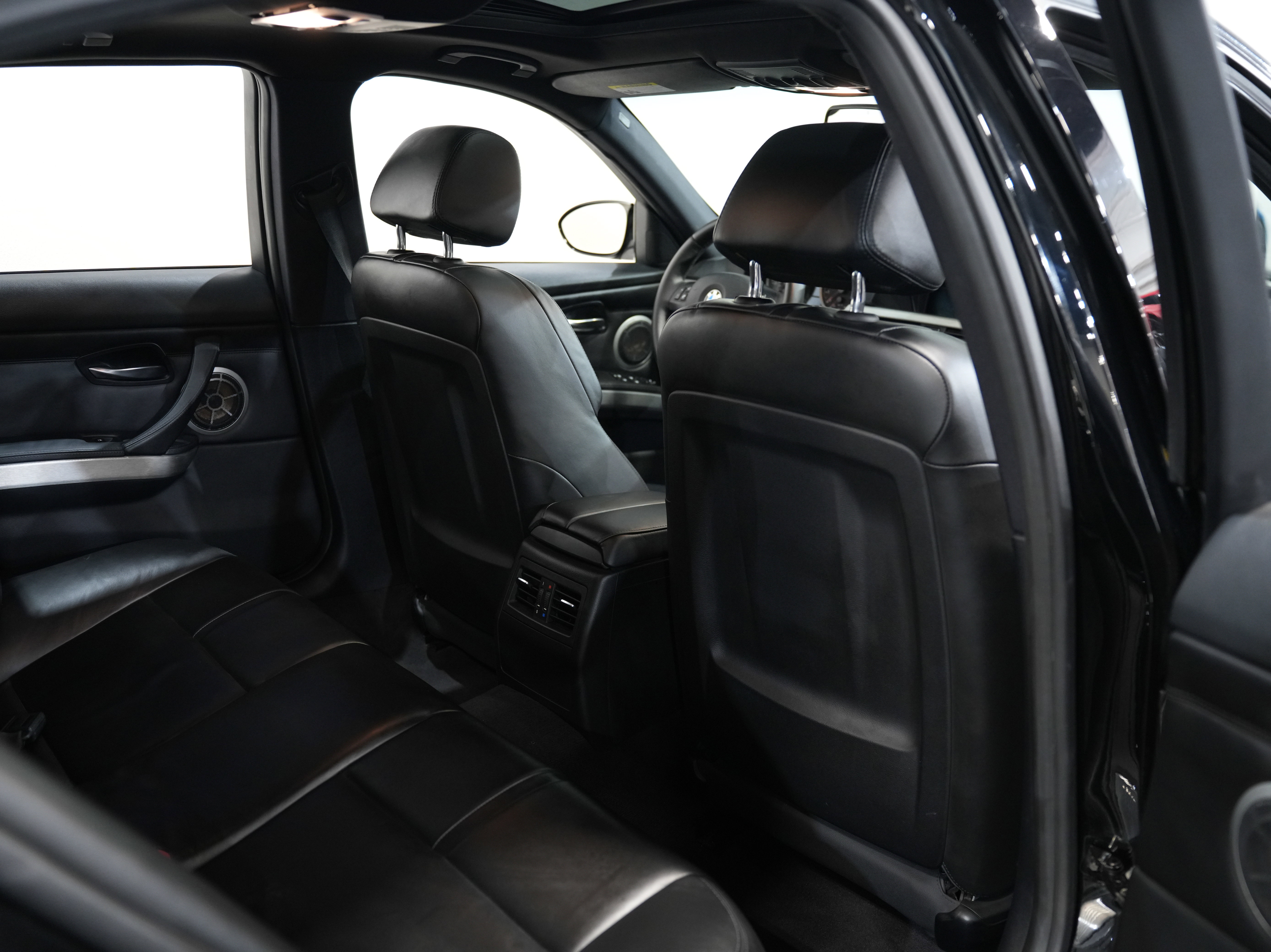 Used 2011 BMW M3 Sedan image 40