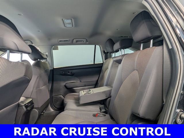 Used 2024 Toyota Highlander LE FWD image 7