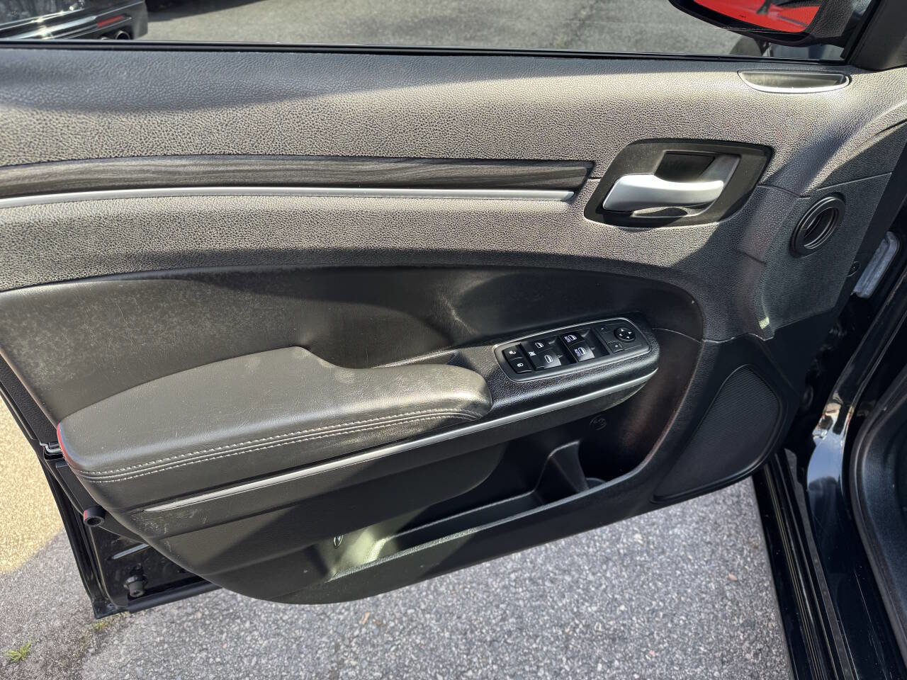 Used 2019 Chrysler 300 Touring w/ Chrome Appearance Package image 14