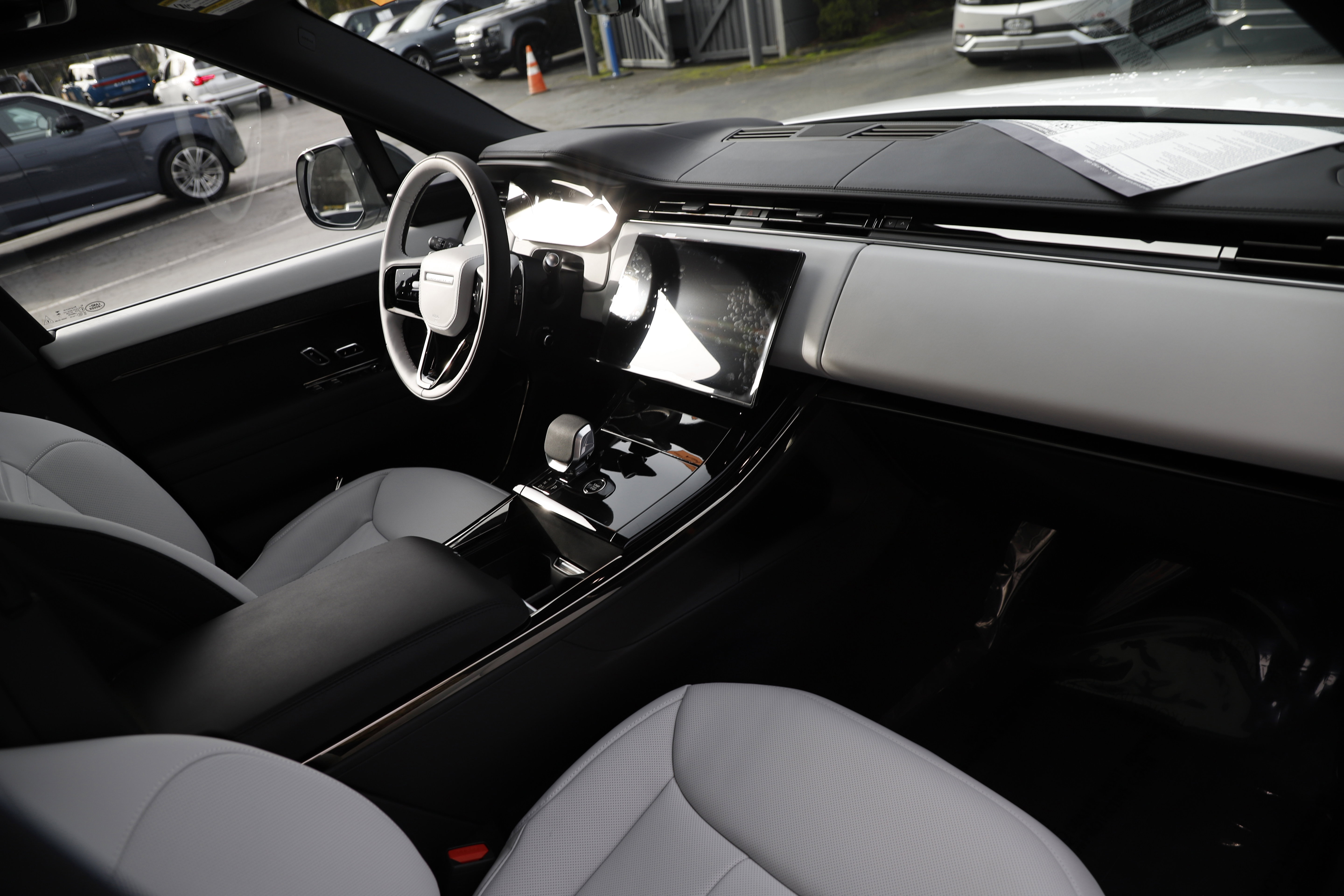 New 2026 Land Rover Range Rover Sport Dynamic SE AWD/4WD image 9