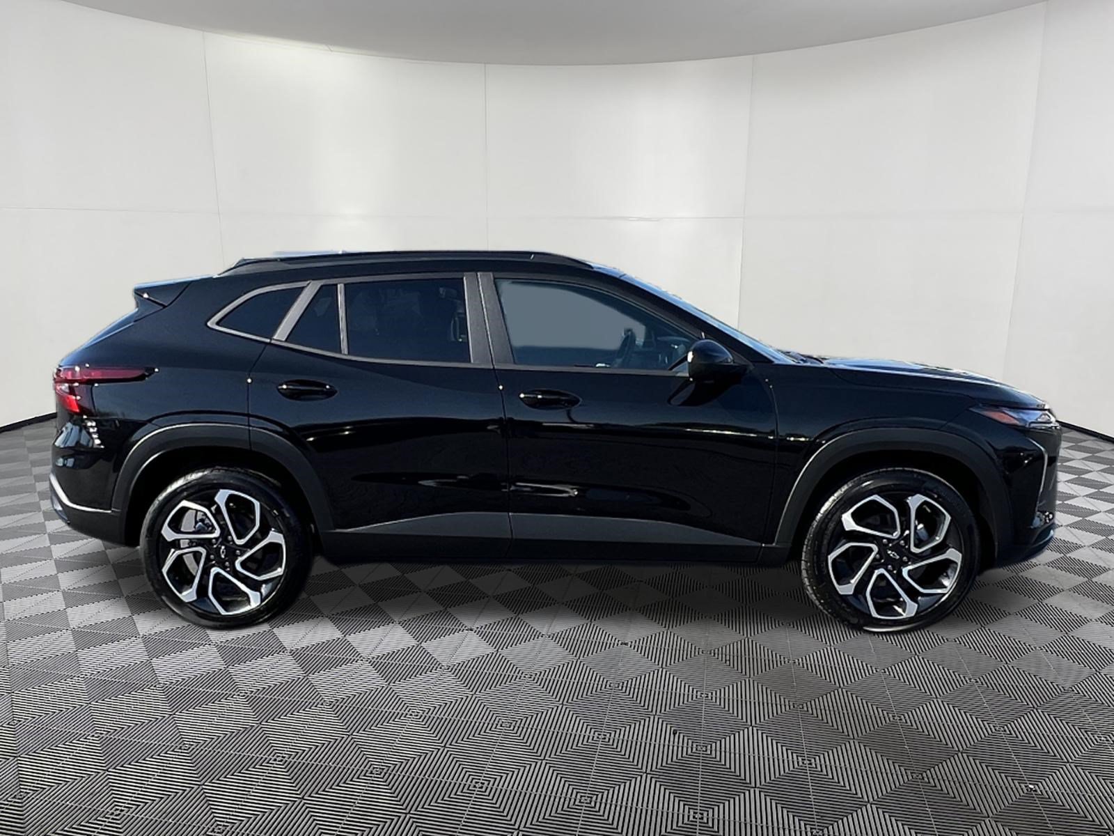 Used 2026 Chevrolet Trax RS FWD image 7