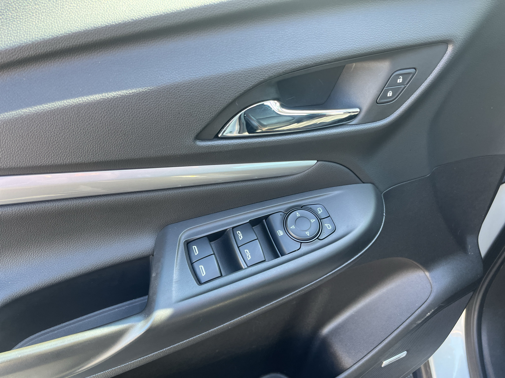 Used 2023 Chevrolet Bolt EUV Premier w/ Sun & Sound Package FWD image 19