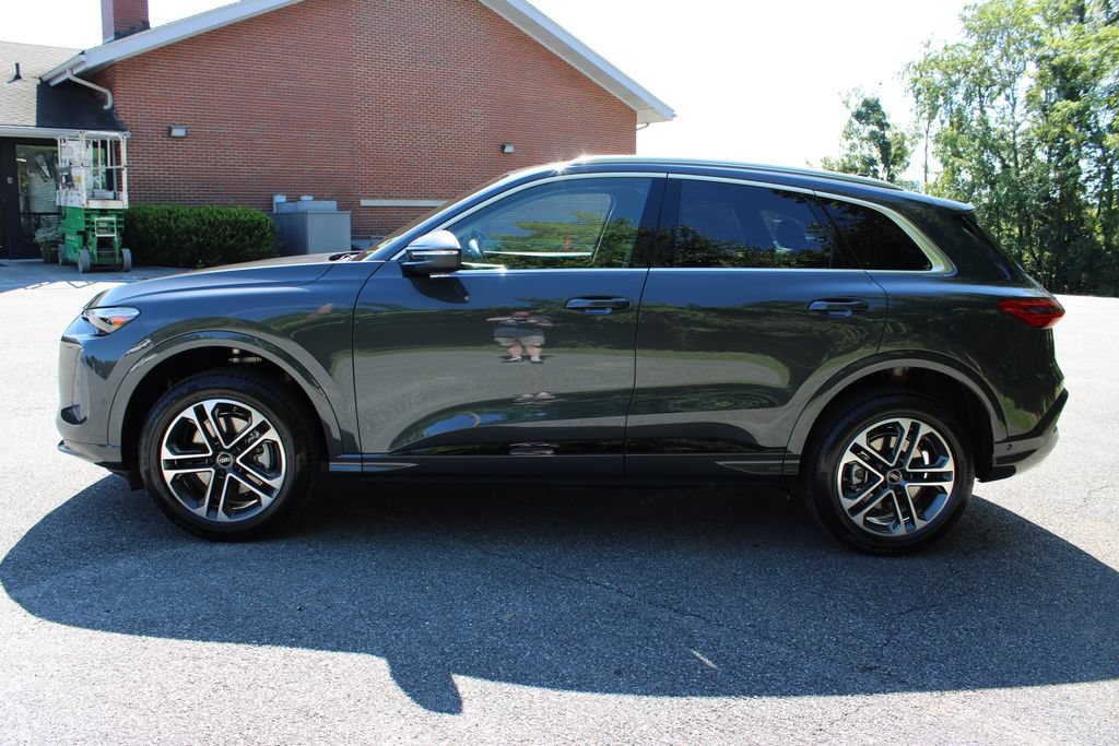 Used 2025 Audi Q5 Premium Plus w/ Premium Plus AWD/4WD image 6
