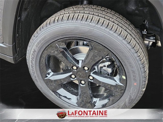 New 2025 Jeep Grand Cherokee Limited w/ Black Appearance Package image 28