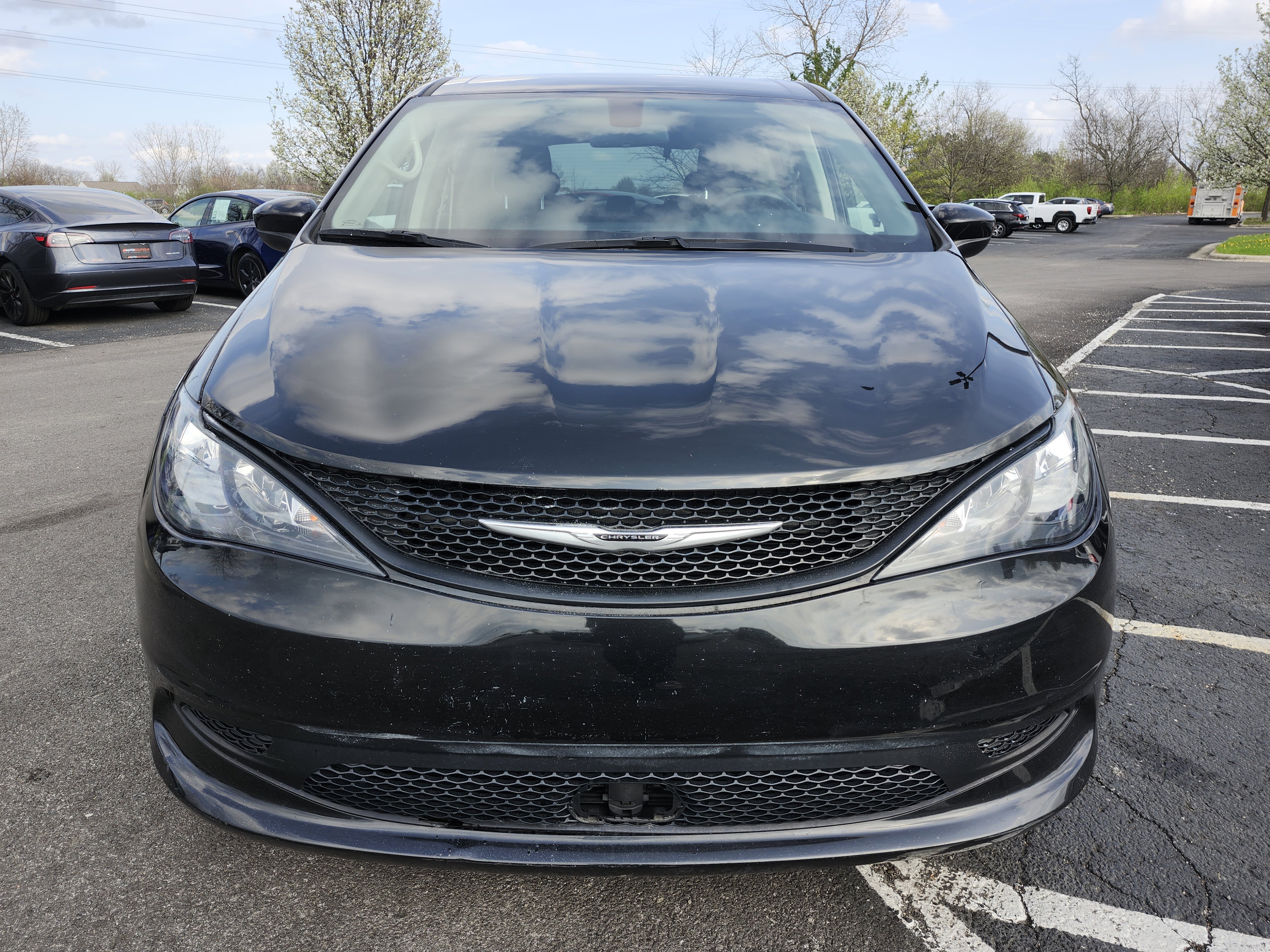 Used 2022 Chrysler Voyager LX image 5