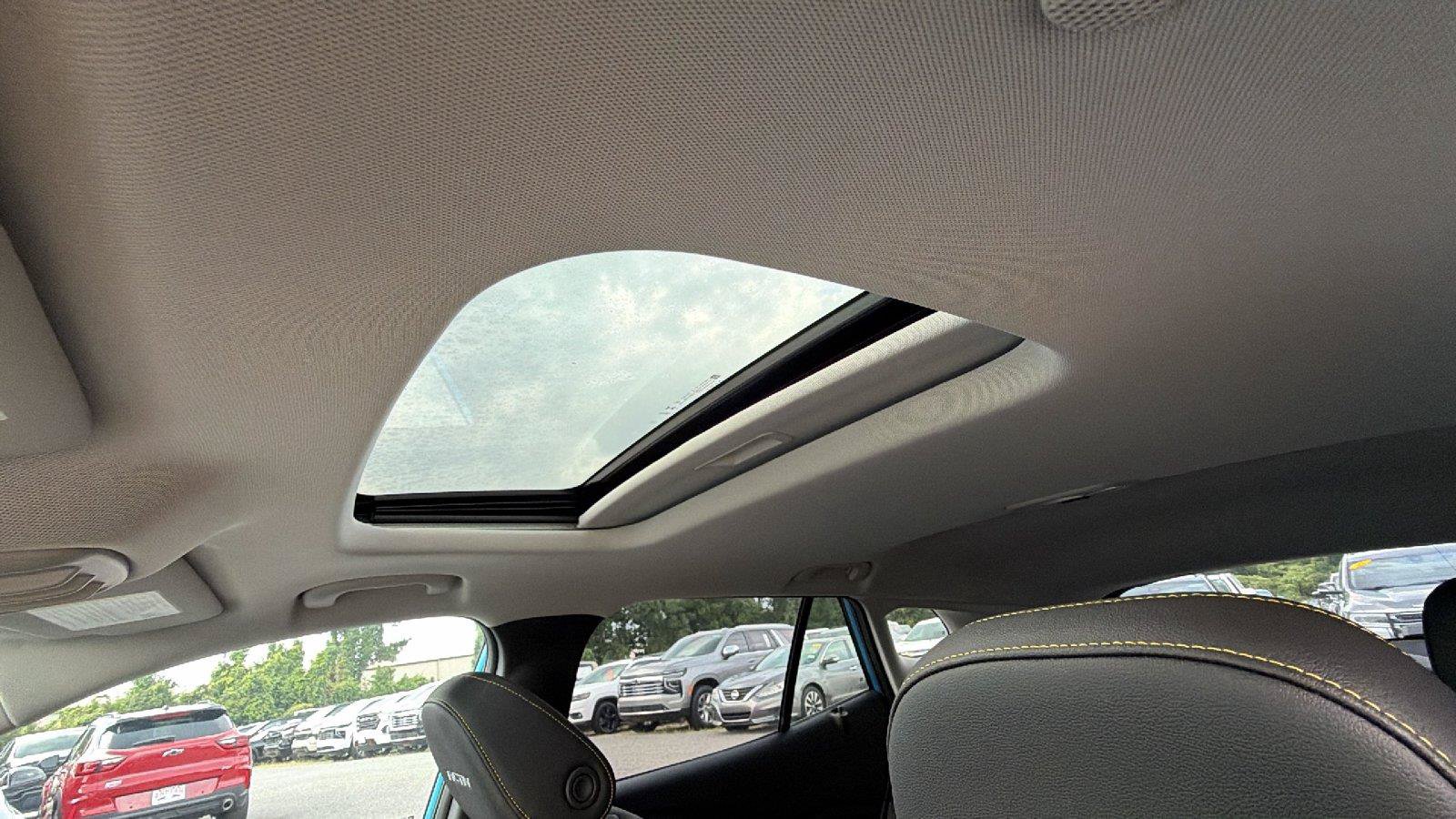 New 2026 Chevrolet Trax ACTIV w/ Sunroof Package FWD image 3