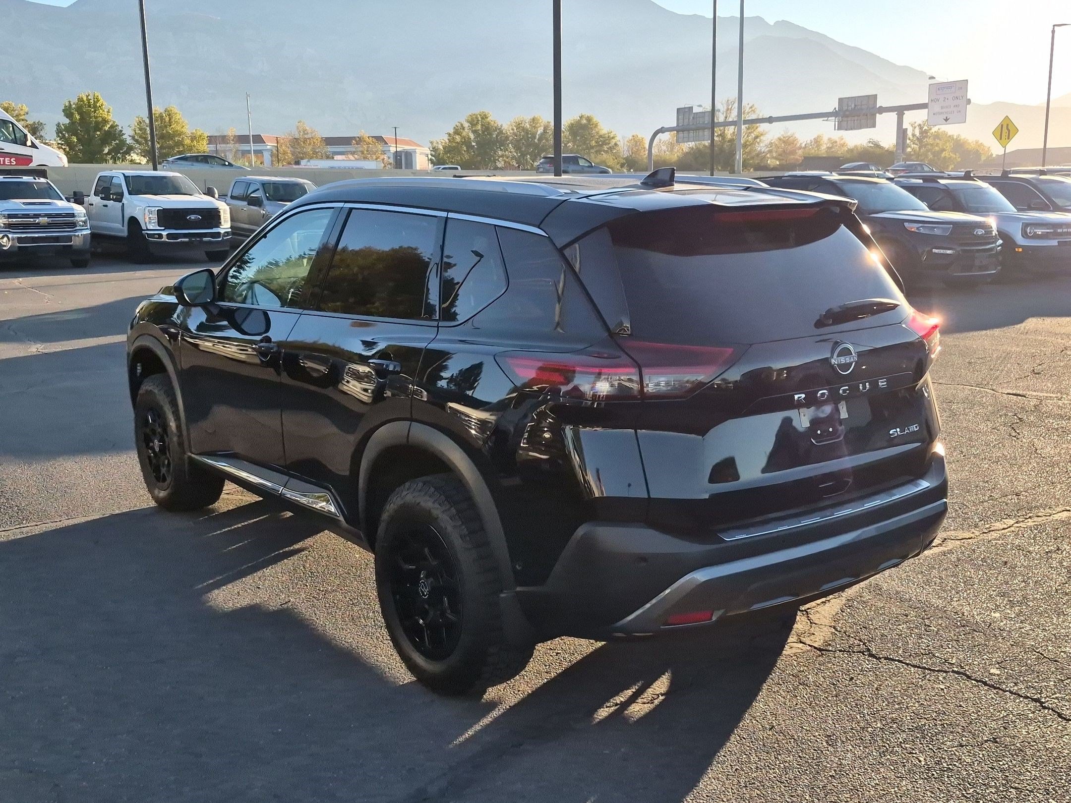 Used 2023 Nissan Rogue SL w/ SL Premium Package AWD/4WD image 9