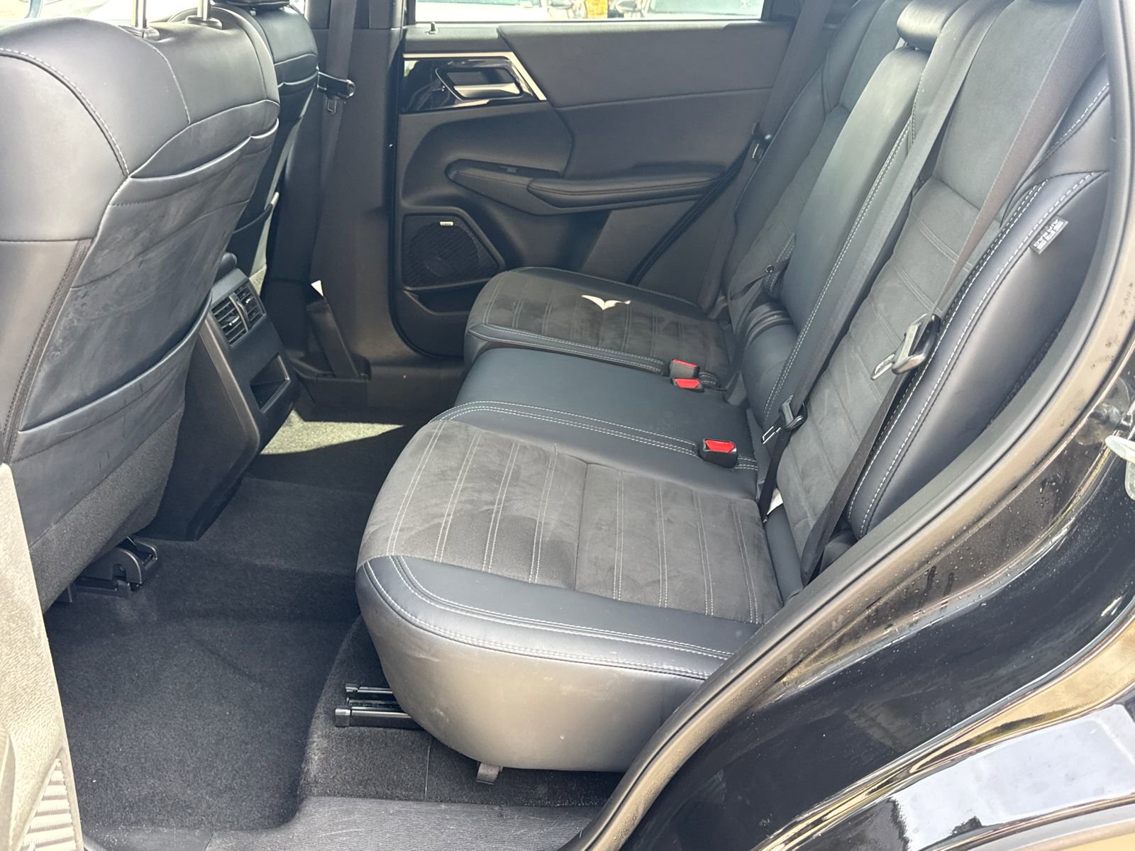 Used 2025 Mitsubishi Outlander SE FWD image 21