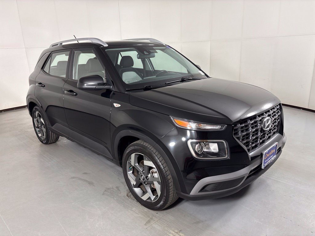Used 2025 Hyundai Venue SEL FWD image 2