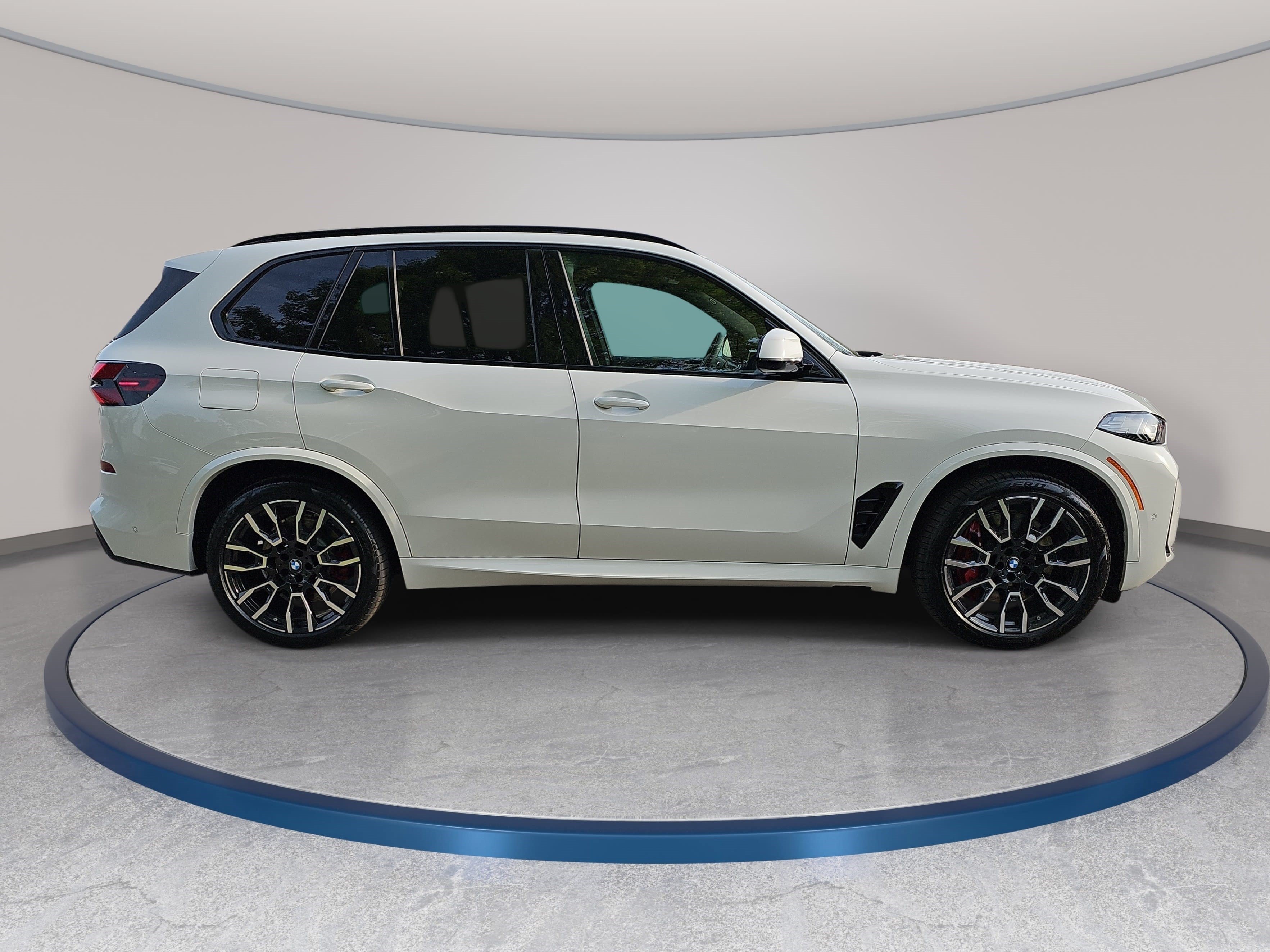 New 2026 BMW X5 xDrive50e w/ M Sport Package AWD/4WD image 4
