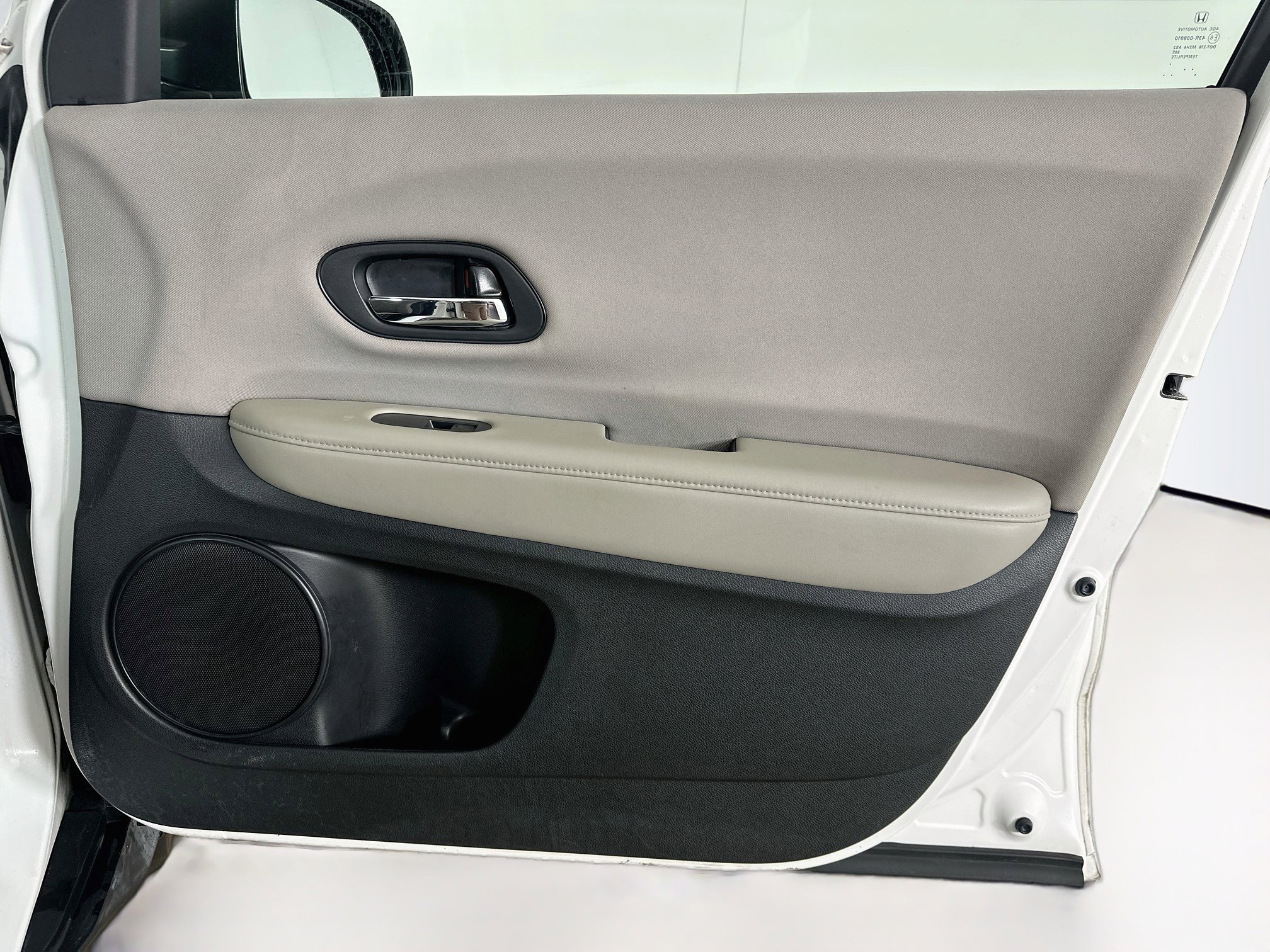 Used 2018 Honda HR-V LX image 30