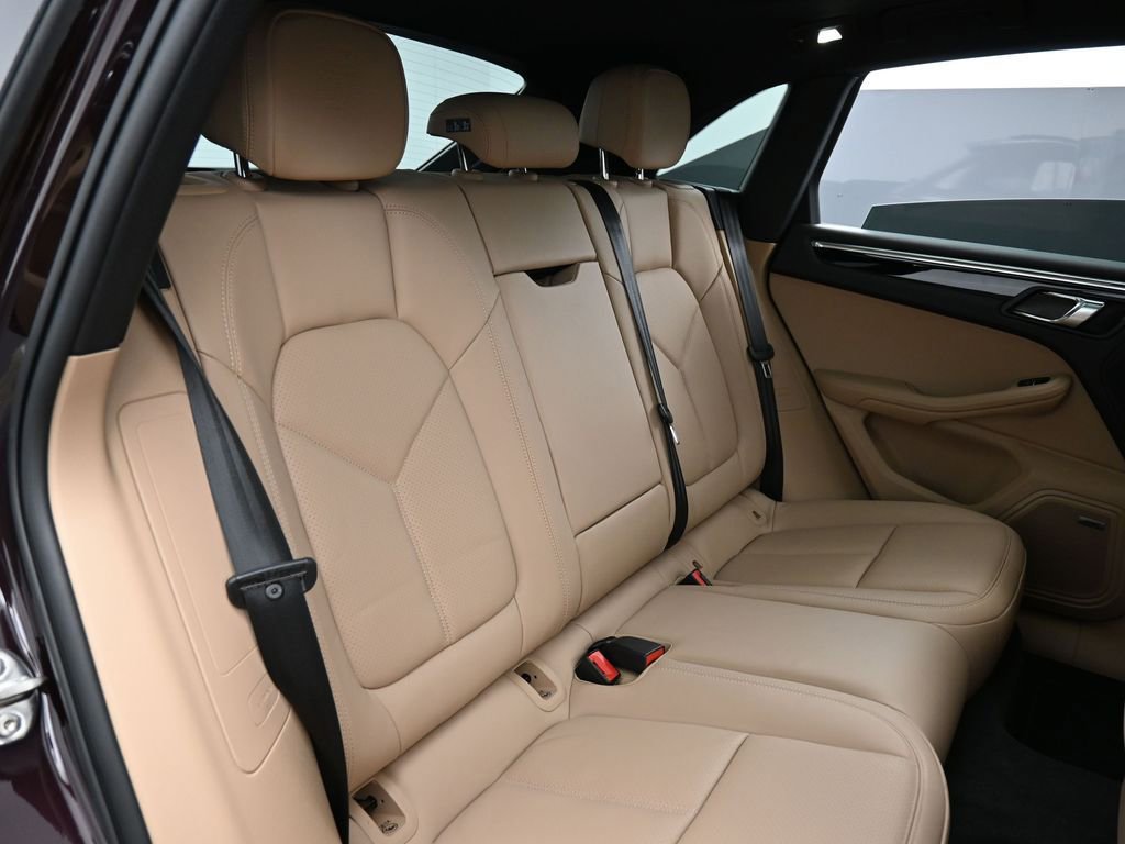 Certified 2025 Porsche Macan image 27