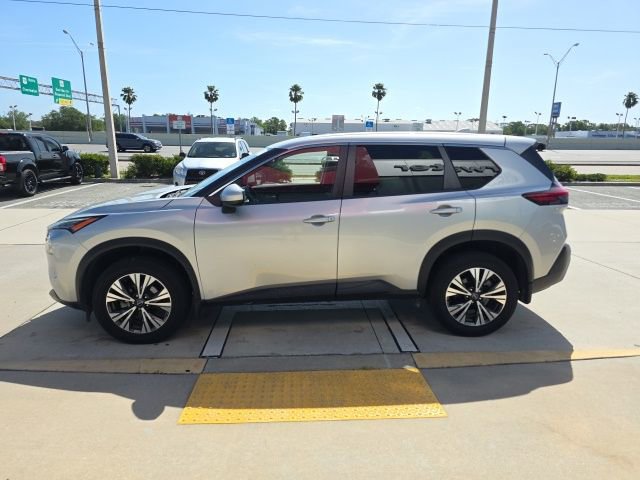 Used 2023 Nissan Rogue SV image 7