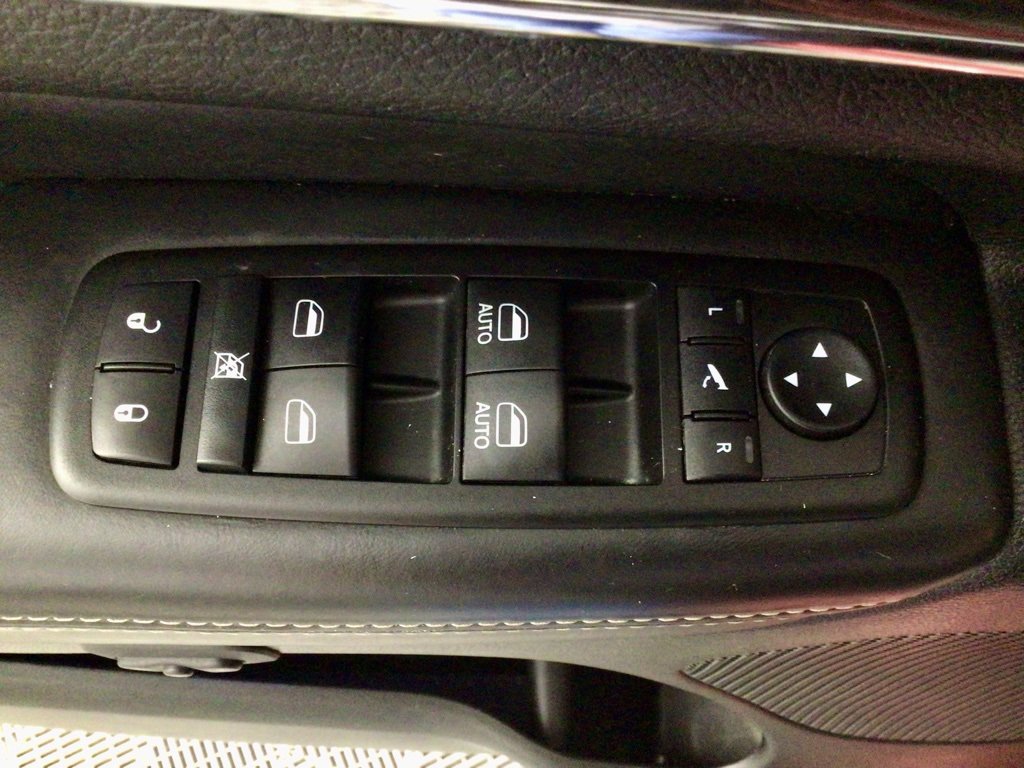 Used 2014 Jeep Grand Cherokee Overland image 20