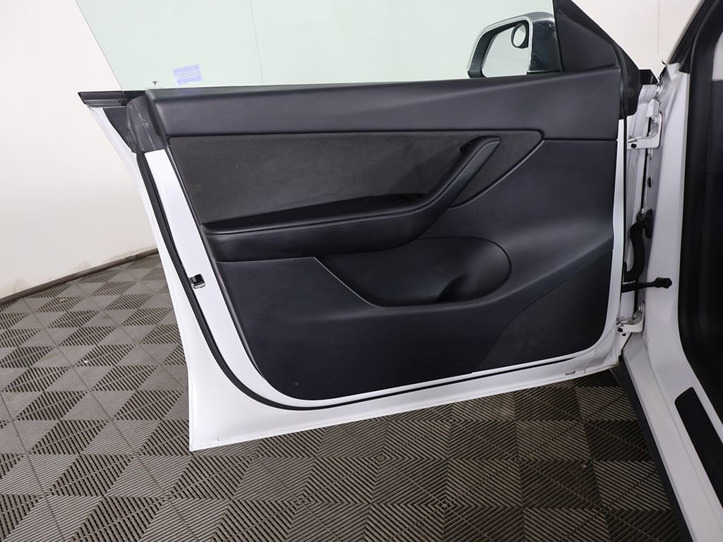 Used 2020 Tesla Model Y Long Range image 24