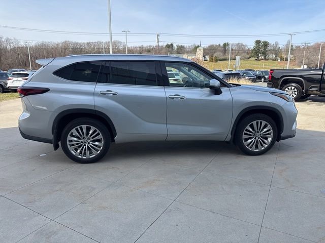 Used 2025 Toyota Highlander Platinum image 8