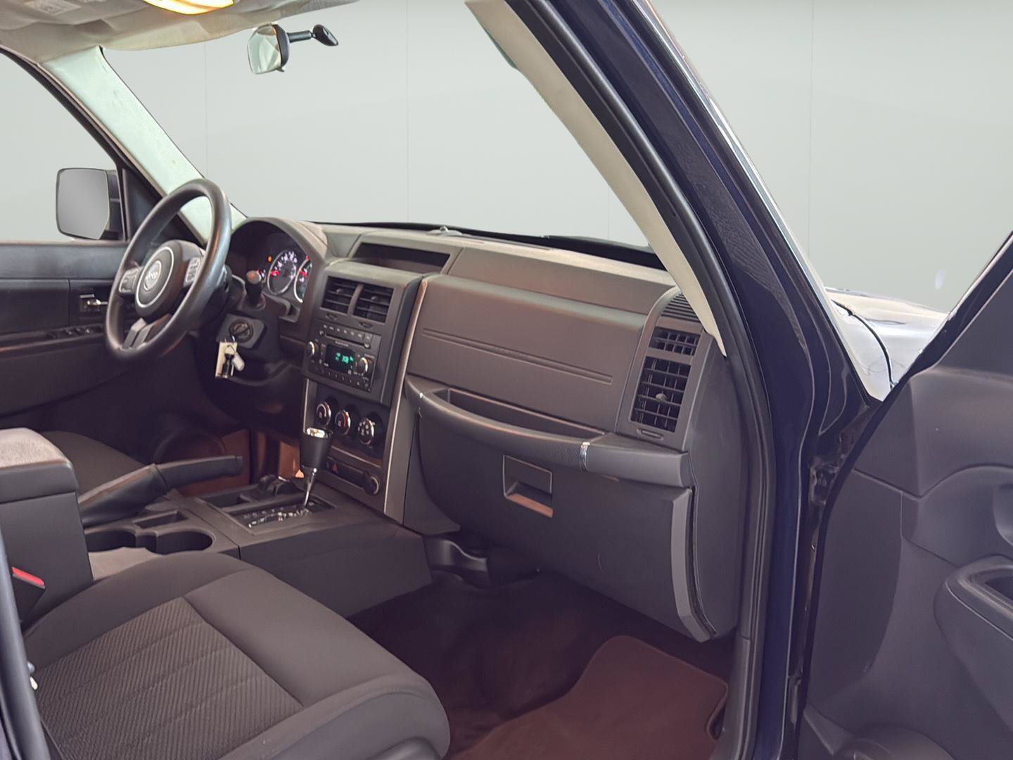Used 2012 Jeep Liberty Sport AWD/4WD image 18