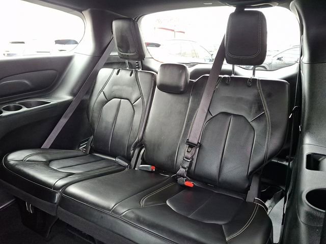 Used 2025 Chrysler Pacifica Select image 12