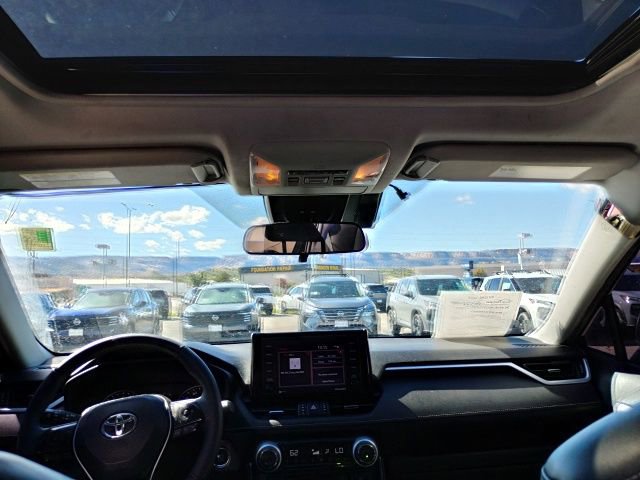 Used 2021 Toyota RAV4 XLE Premium image 12