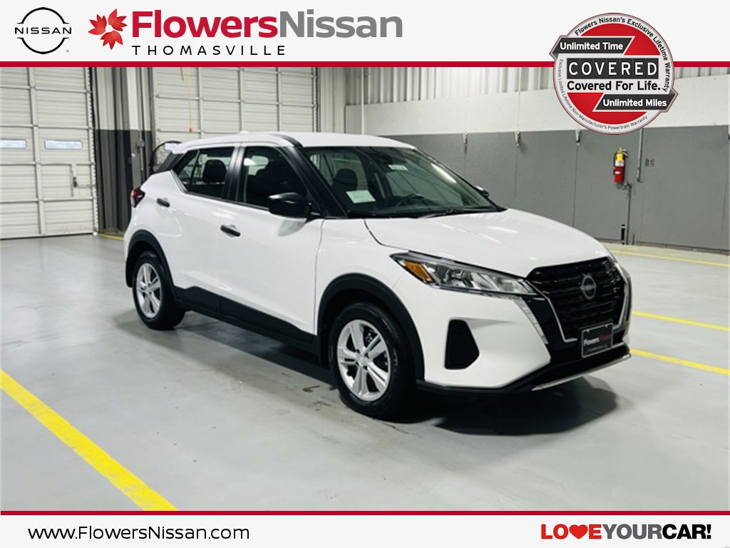 New 2025 Nissan Kicks Play S