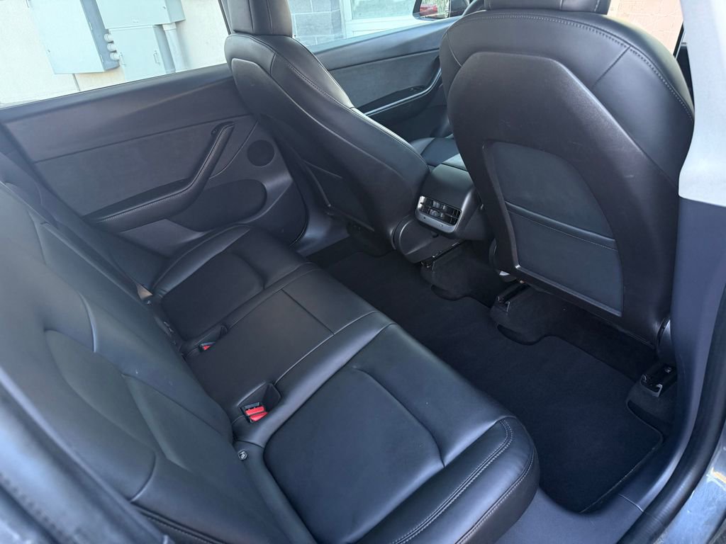 Used 2020 Tesla Model Y Long Range image 24