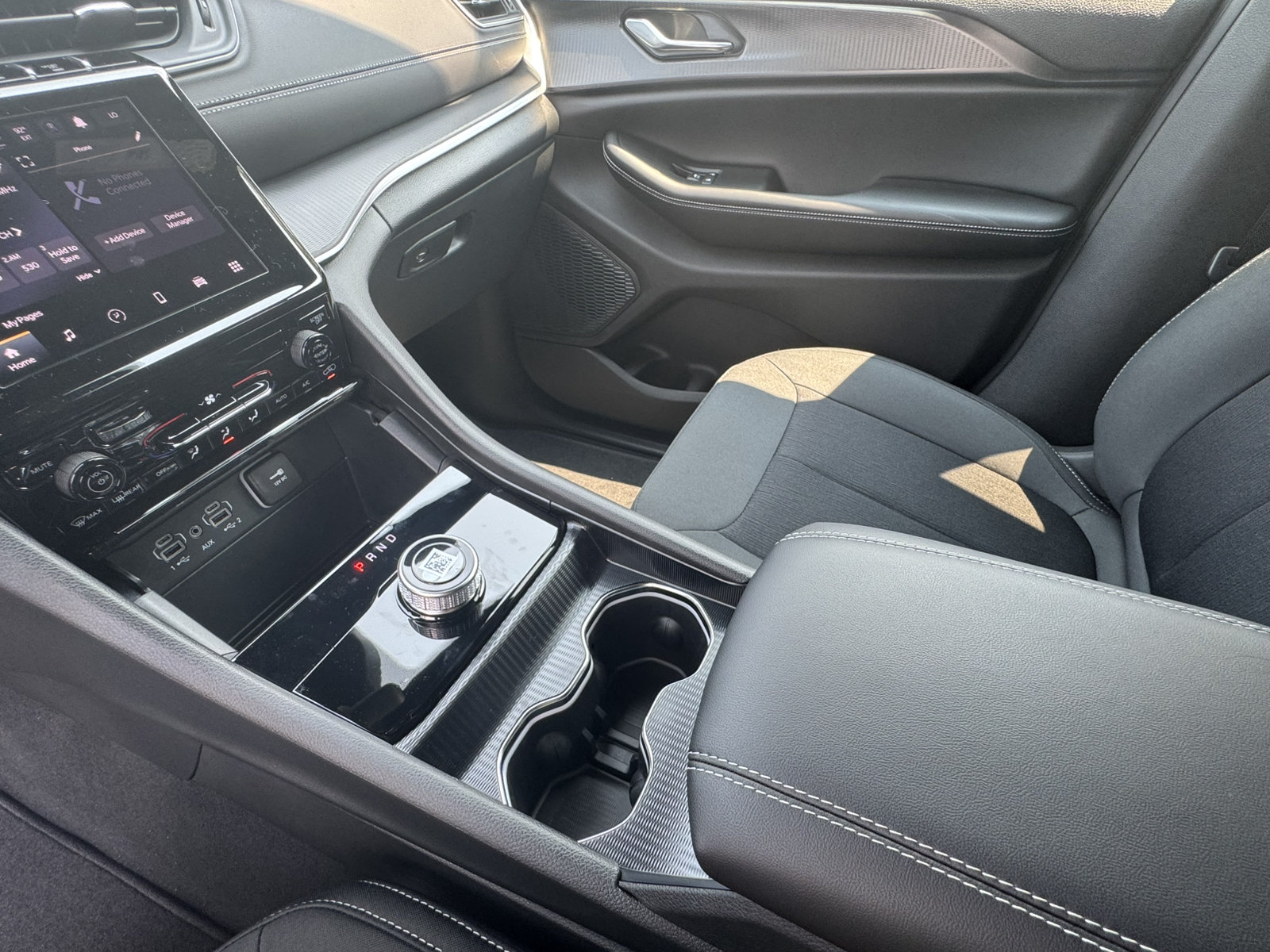 New 2026 Jeep Grand Cherokee L Laredo RWD image 31