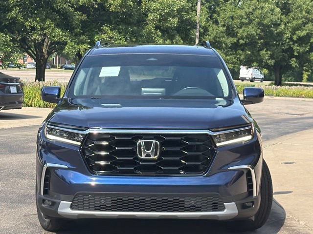 Used 2025 Honda Pilot Touring video 2