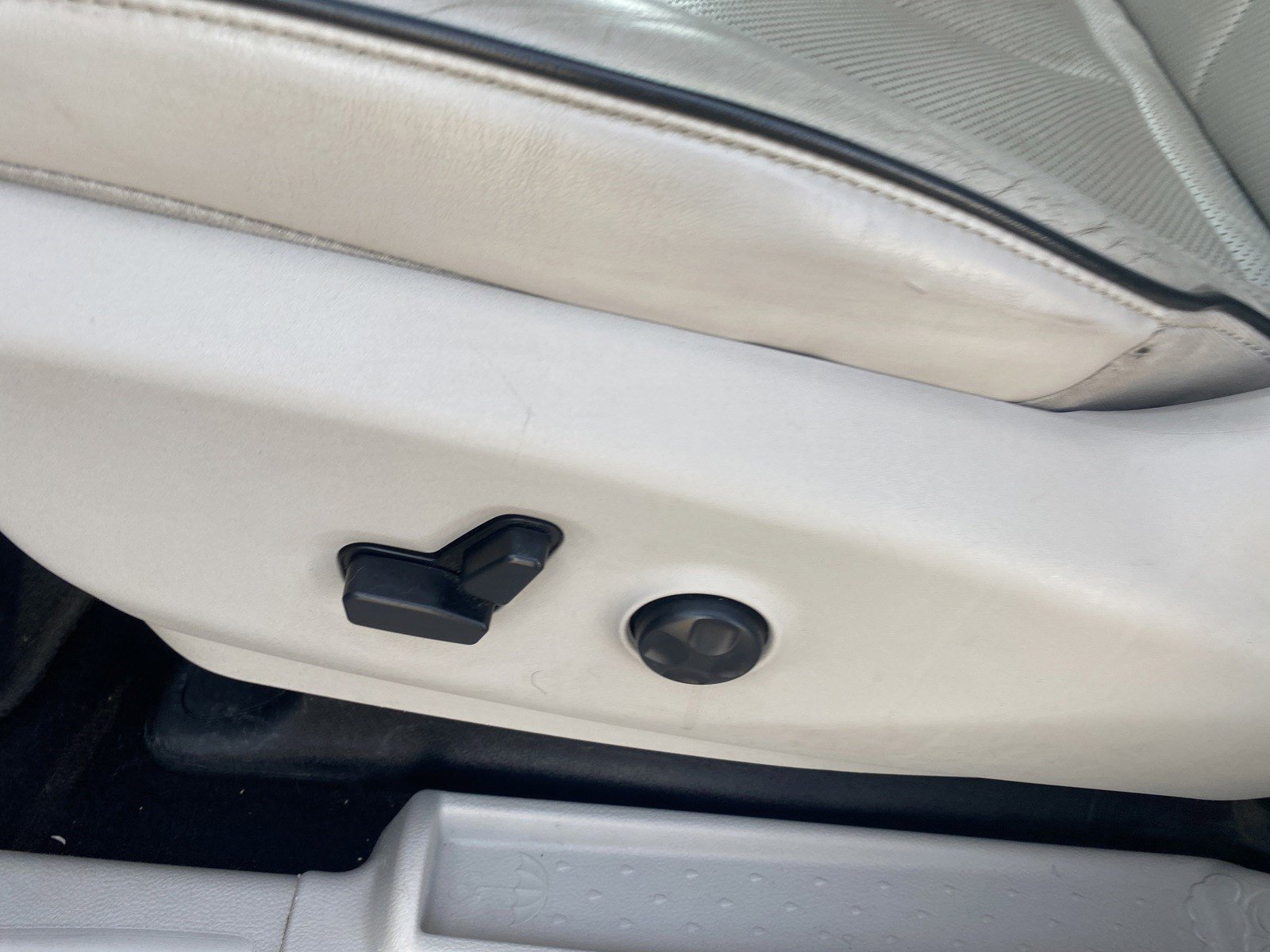 Used 2017 Chrysler Pacifica Platinum image 11