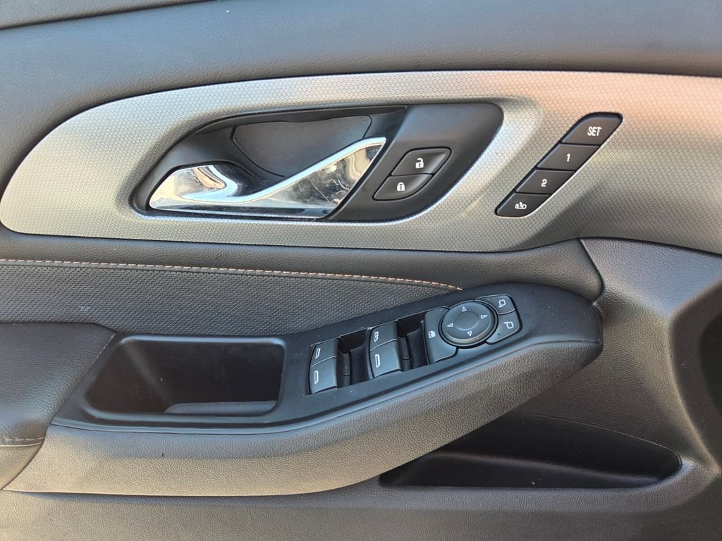 Used 2020 Chevrolet Traverse Premier FWD image 25