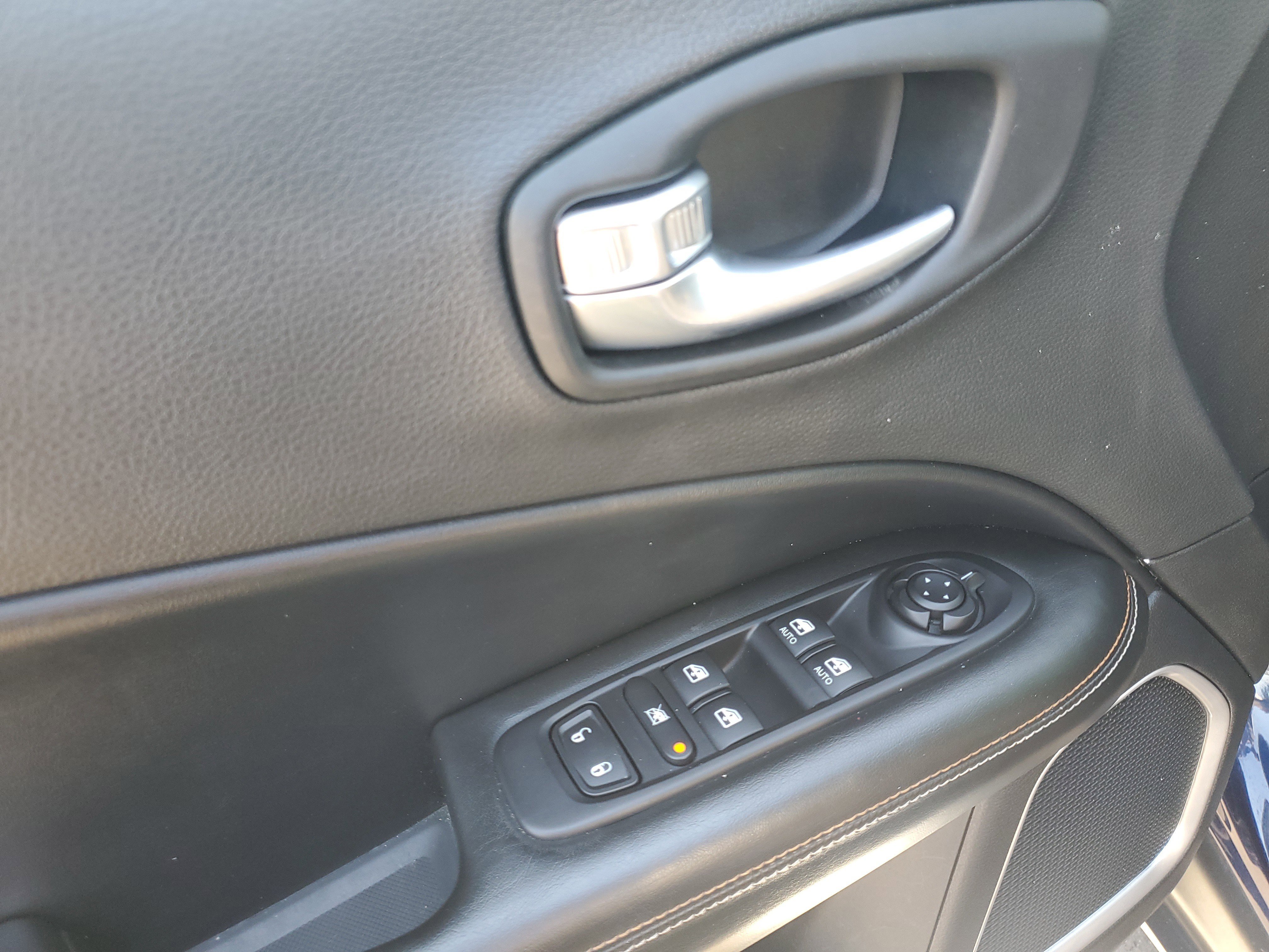 Used 2020 Jeep Compass Latitude w/ Cold Weather Group image 9