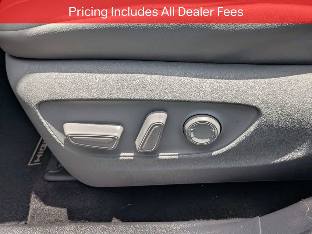 Used 2023 Toyota Highlander XLE FWD image 22