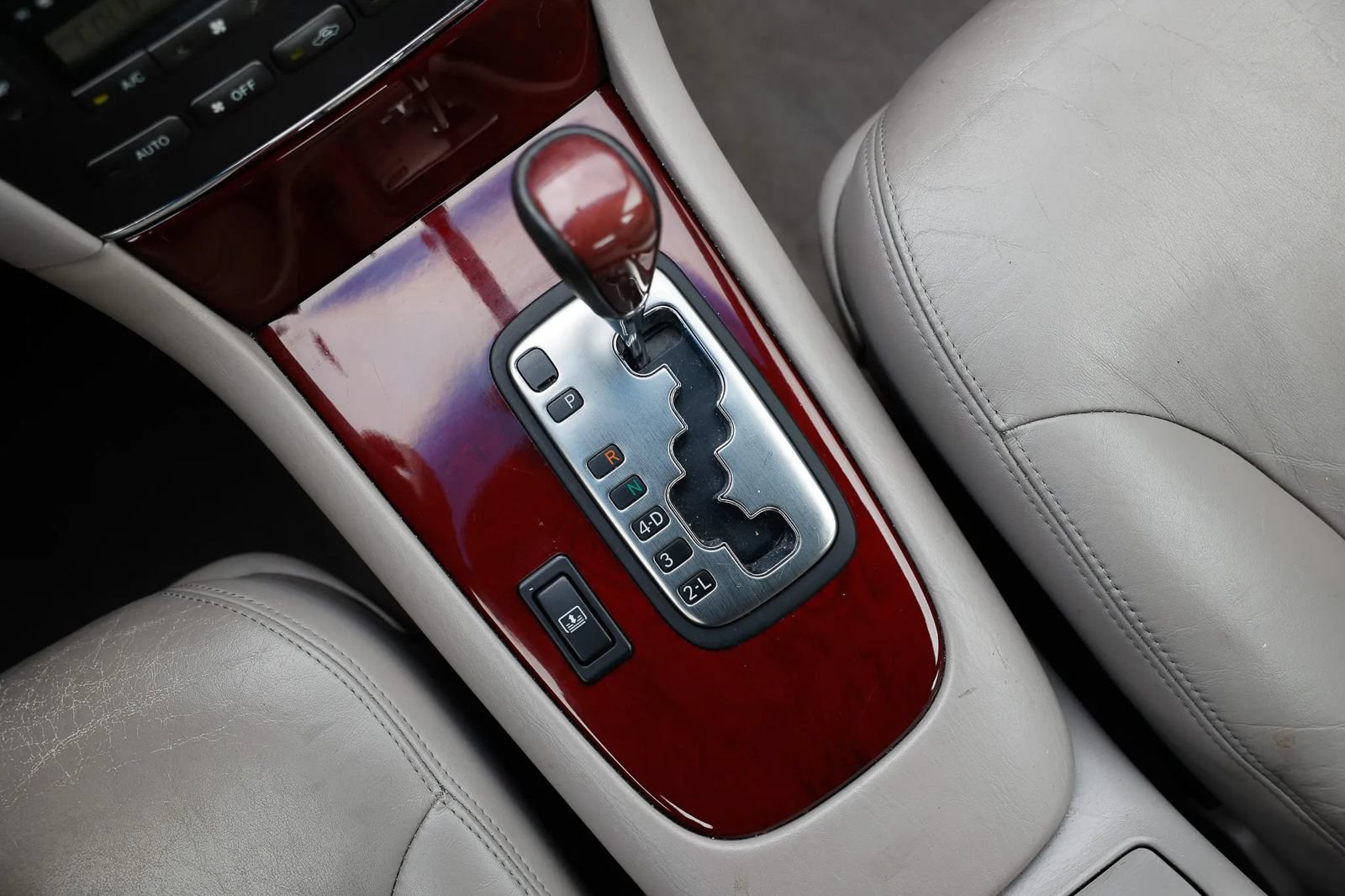 Used 2004 Lexus ES 330 w/ Premium Pkg FWD image 32