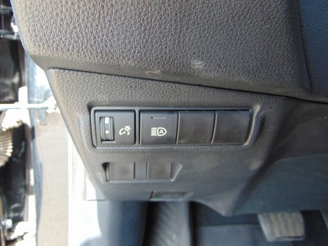 Used 2023 Toyota Corolla Cross LE FWD image 19