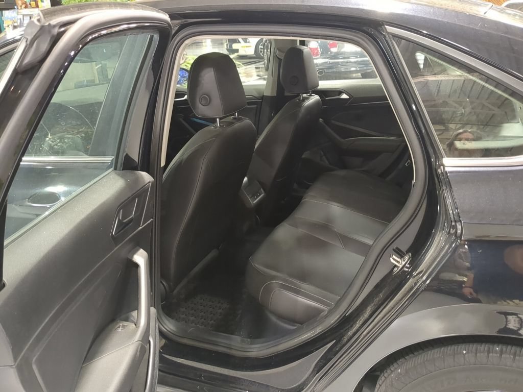 Used 2019 Volkswagen Jetta SEL w/ Cold Weather Package FWD image 12