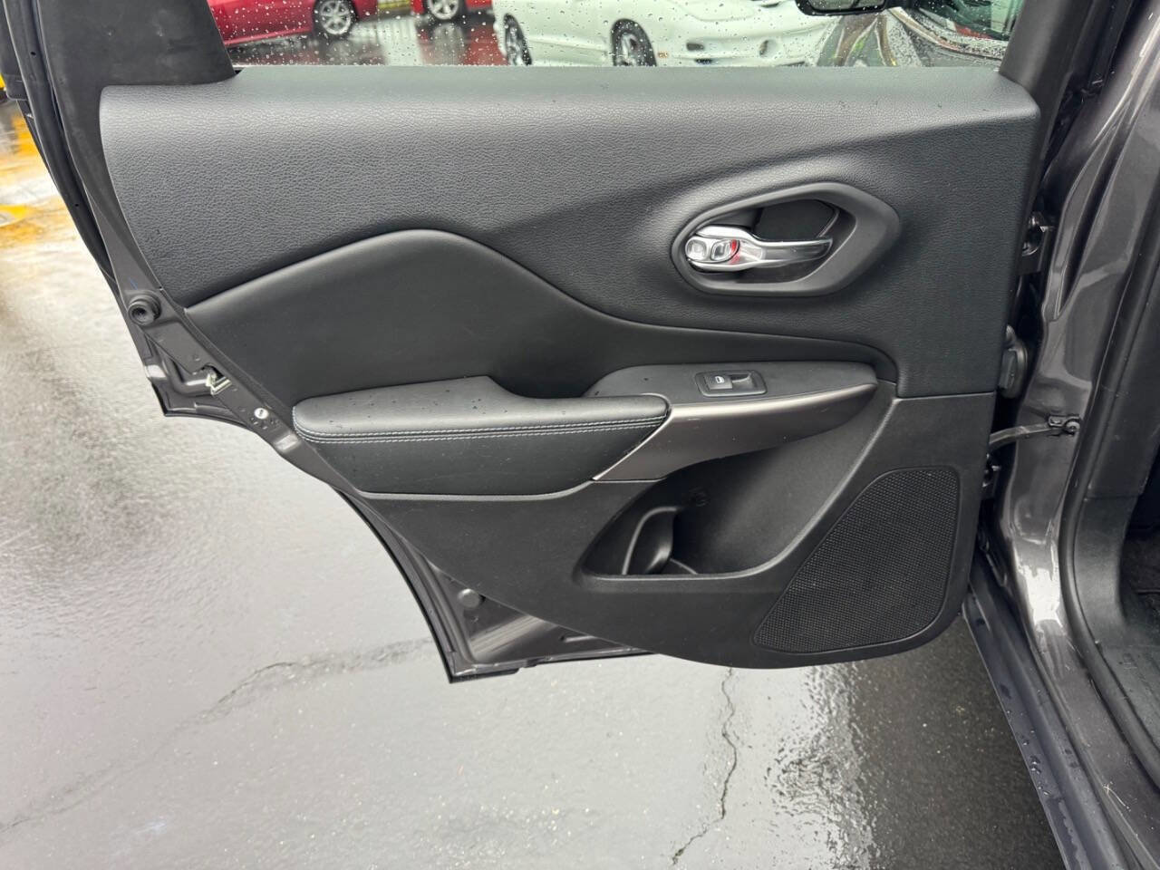 Used 2019 Jeep Cherokee Latitude Plus w/ Cold Weather Group image 12