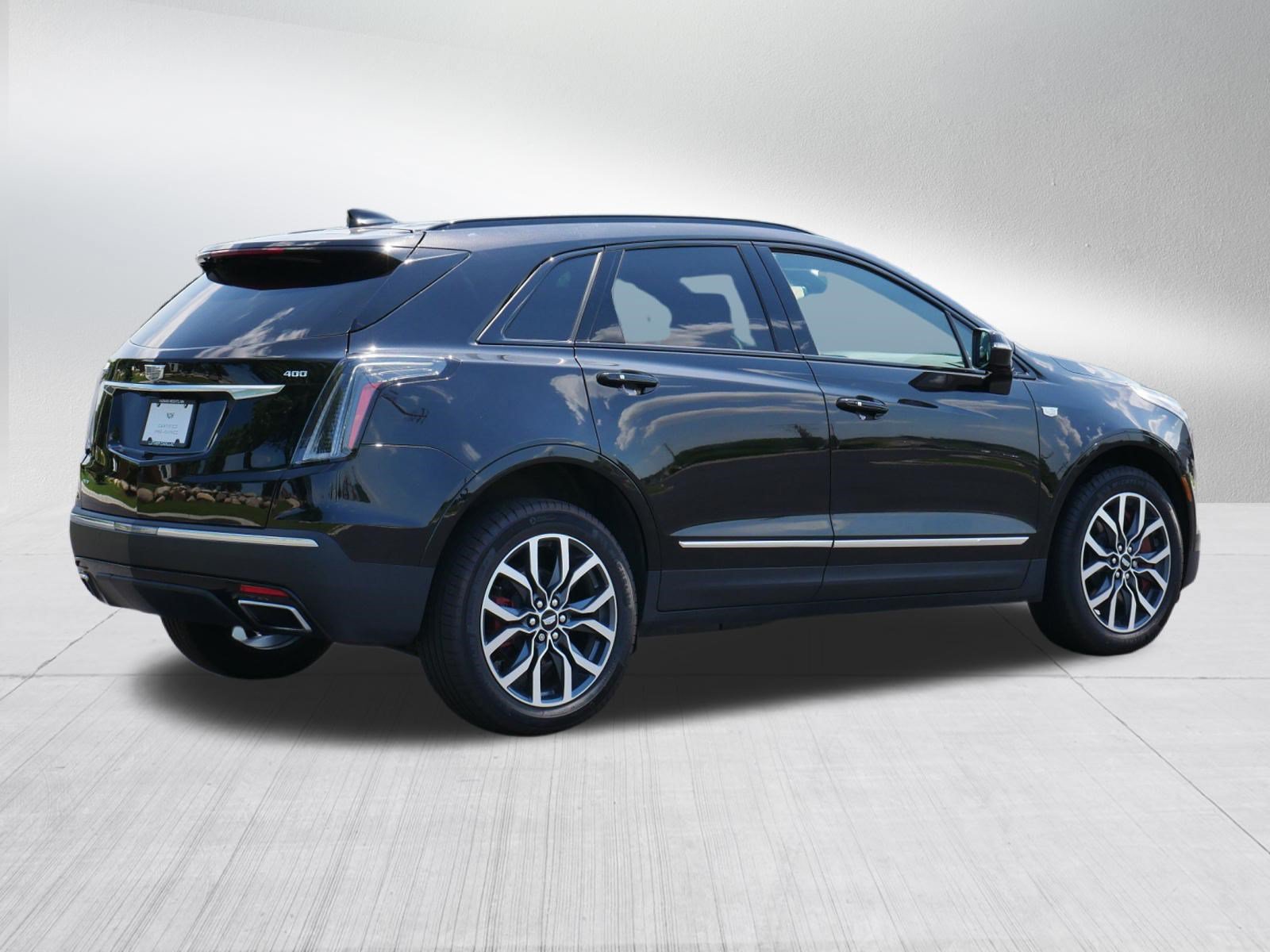 Certified 2025 Cadillac XT5 Sportv w/ LPO, Floor Liner Package AWD/4WD image 5
