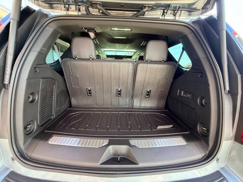 Used 2025 GMC Yukon AT4 Ultimate w/ LPO, Floor Liner Package AWD/4WD image 39