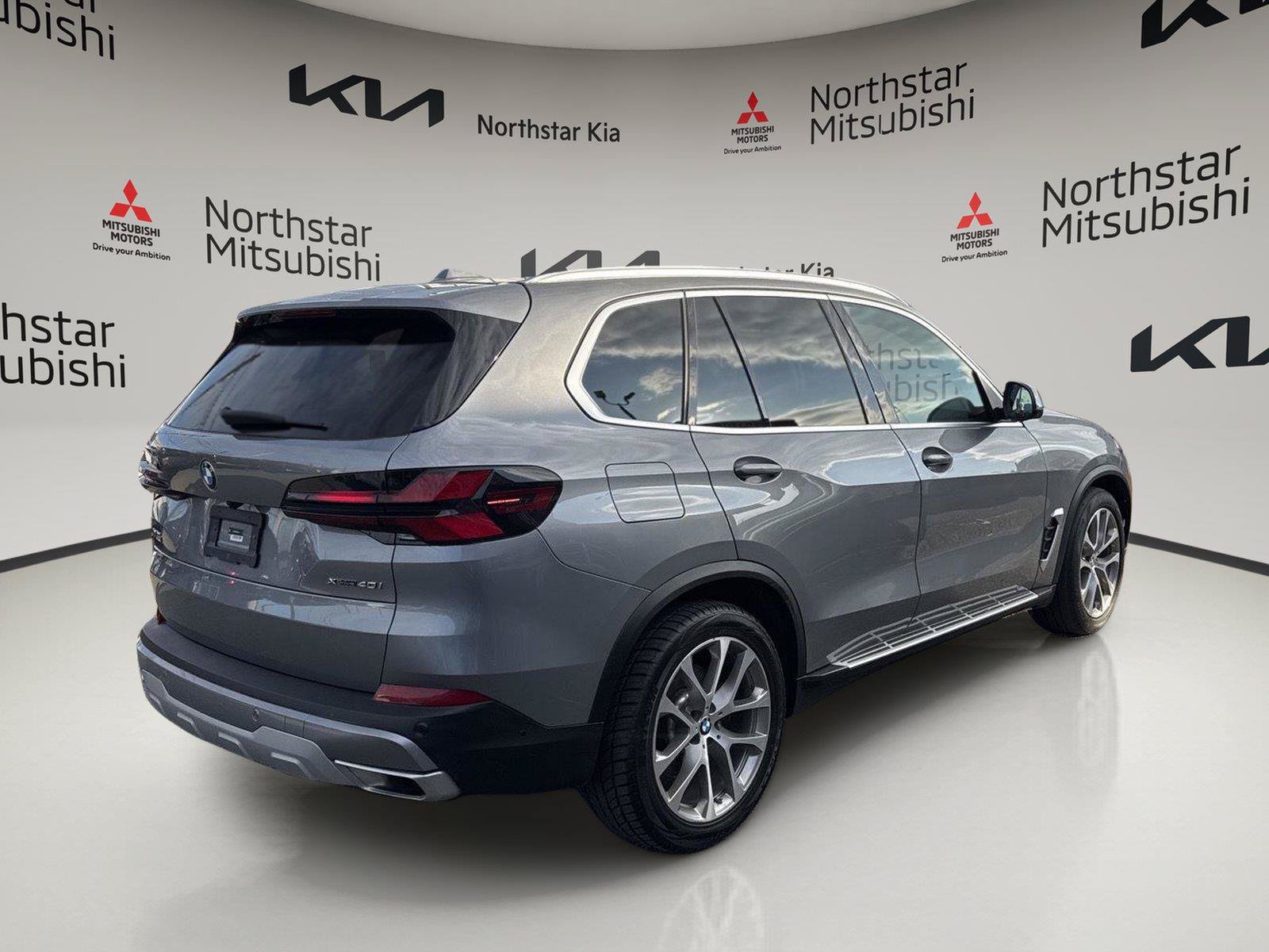 Used 2024 BMW X5 xDrive40i AWD/4WD image 5