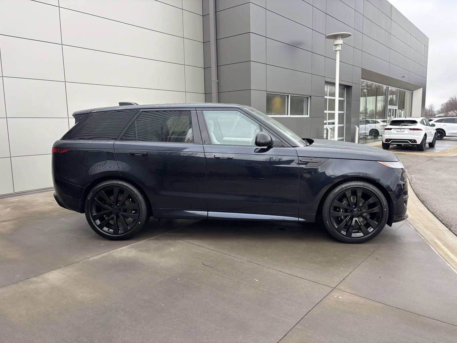 New 2026 Land Rover Range Rover Sport Dynamic SE image 4