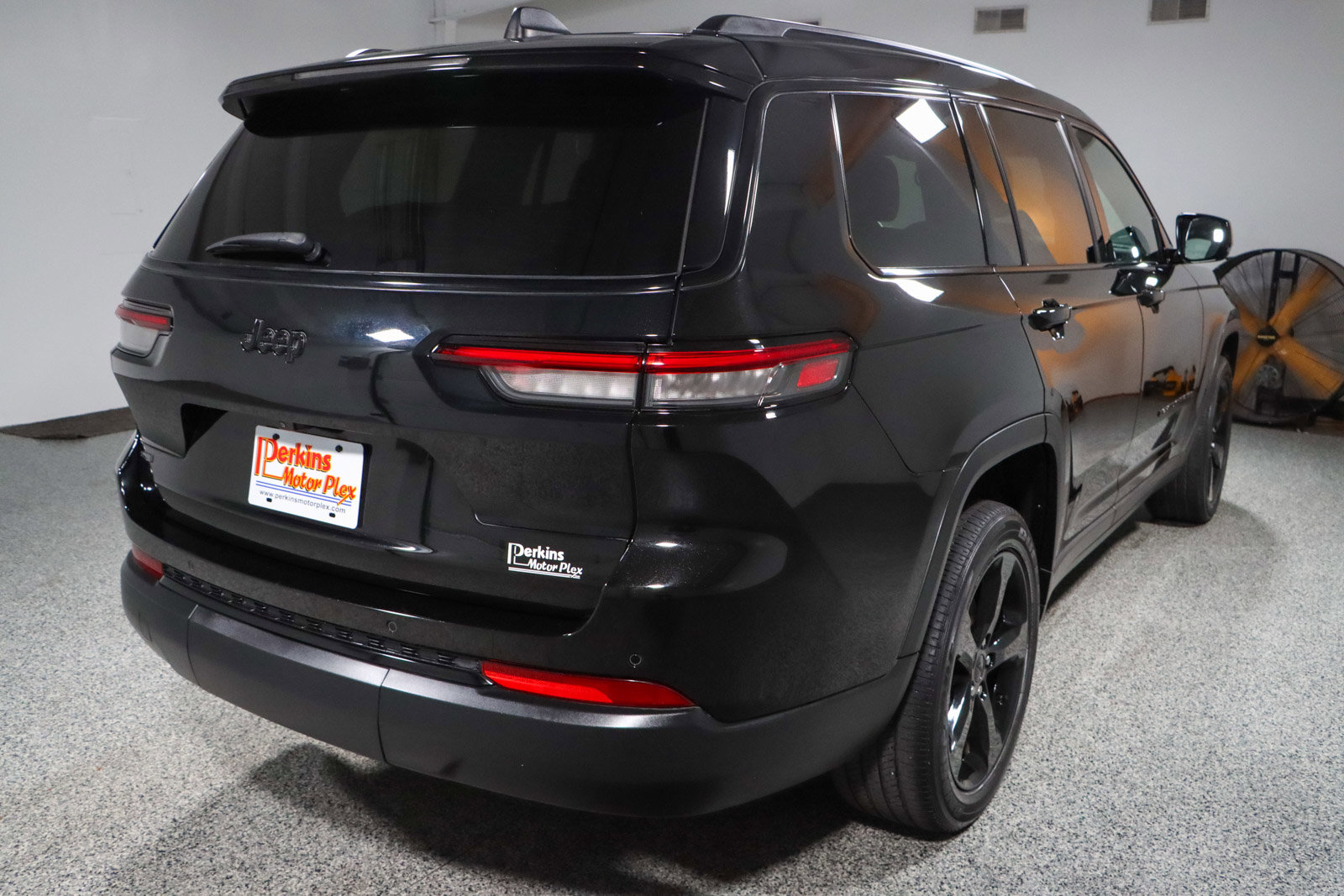 Used 2022 Jeep Grand Cherokee L Laredo image 7