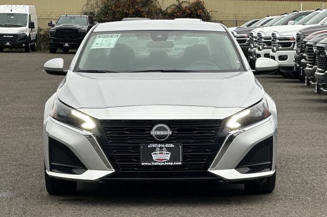 Used 2023 Nissan Altima 2.5 SV image 9