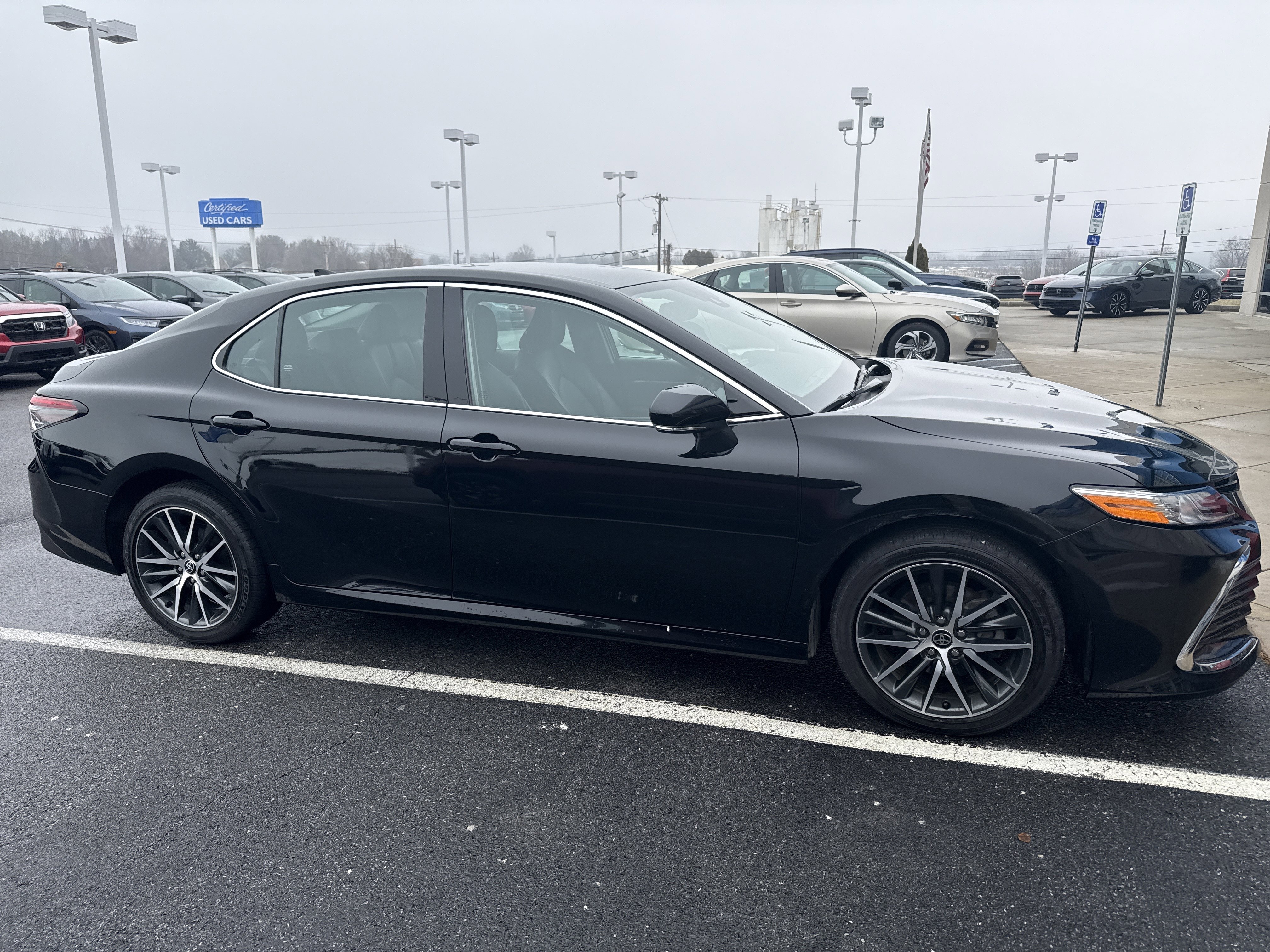 Used 2023 Toyota Camry XLE image 2