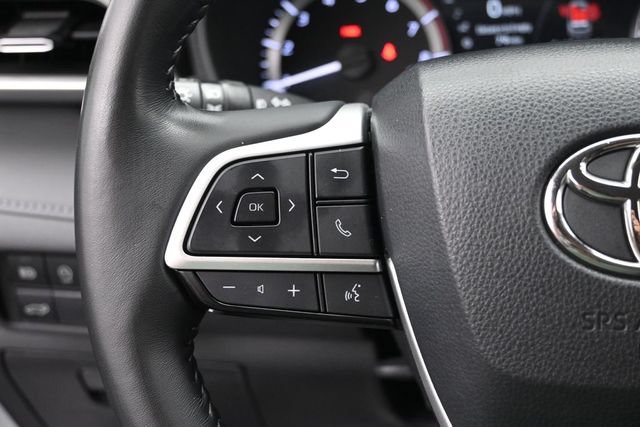 Used 2023 Toyota Highlander LE AWD/4WD image 22