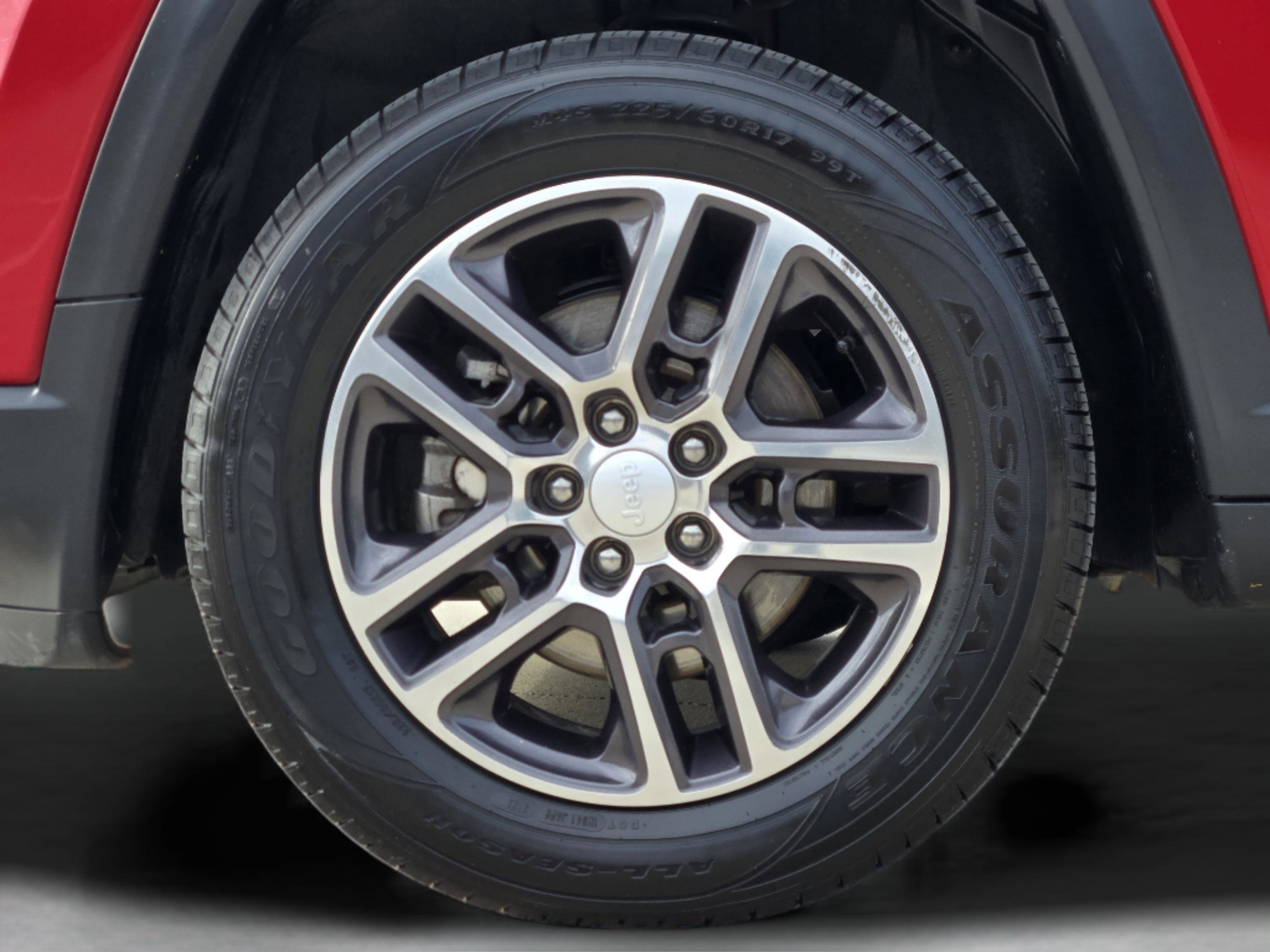 Used 2017 Jeep Compass Latitude w/ Popular Equipment Group FWD image 30