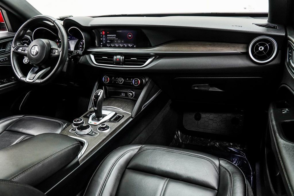 Used 2022 Alfa Romeo Stelvio Ti image 17