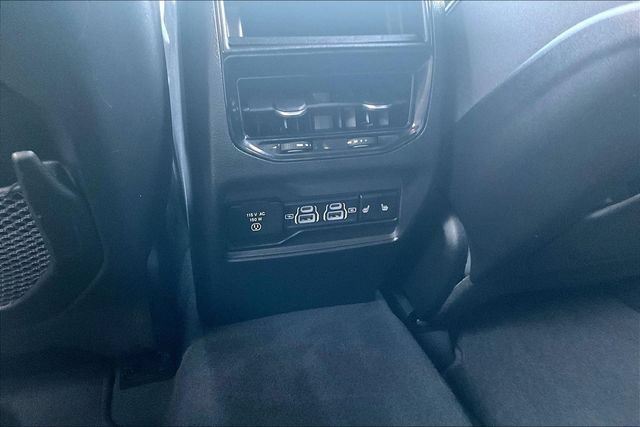 Used 2023 Jeep Grand Cherokee Overland AWD/4WD image 16