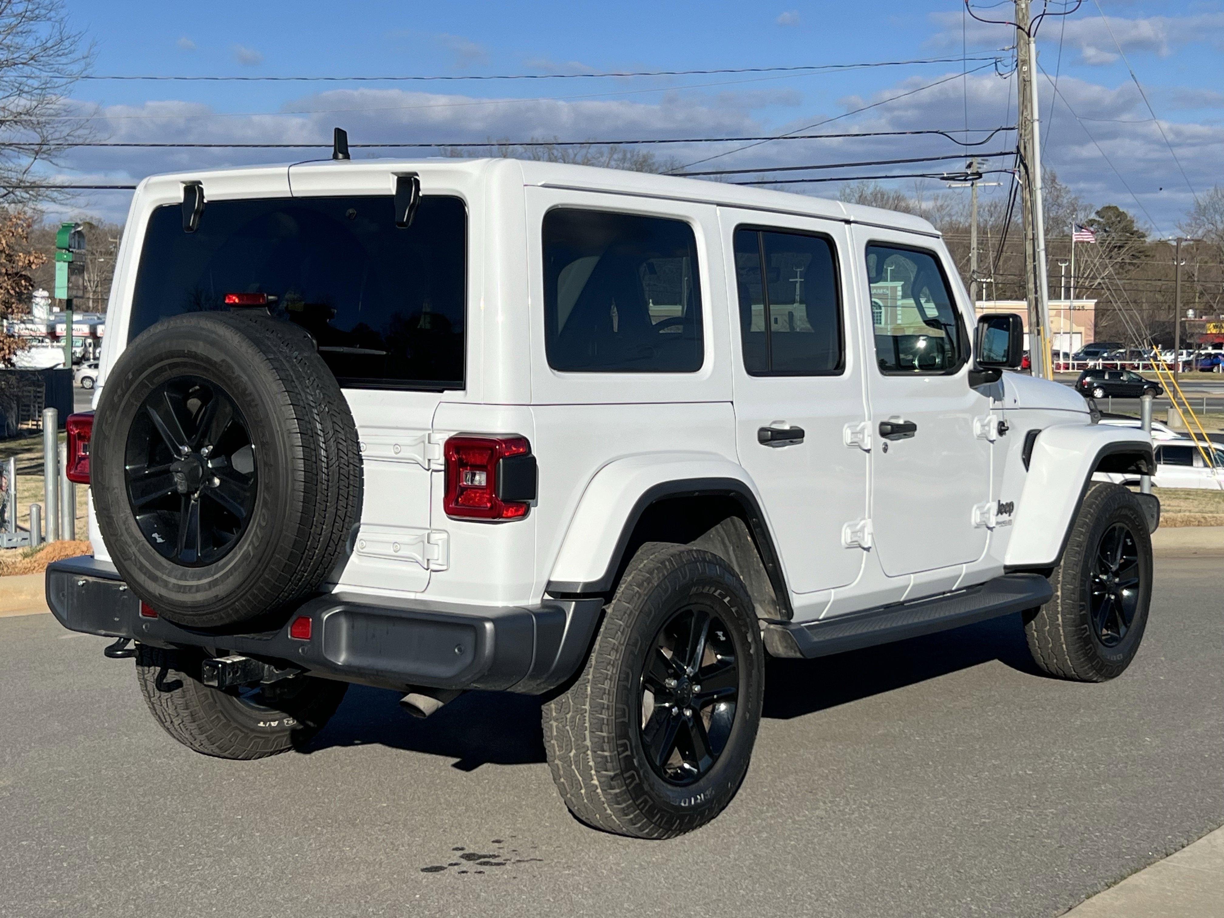 Used 2020 Jeep Wrangler Unlimited Sahara AWD/4WD image 9