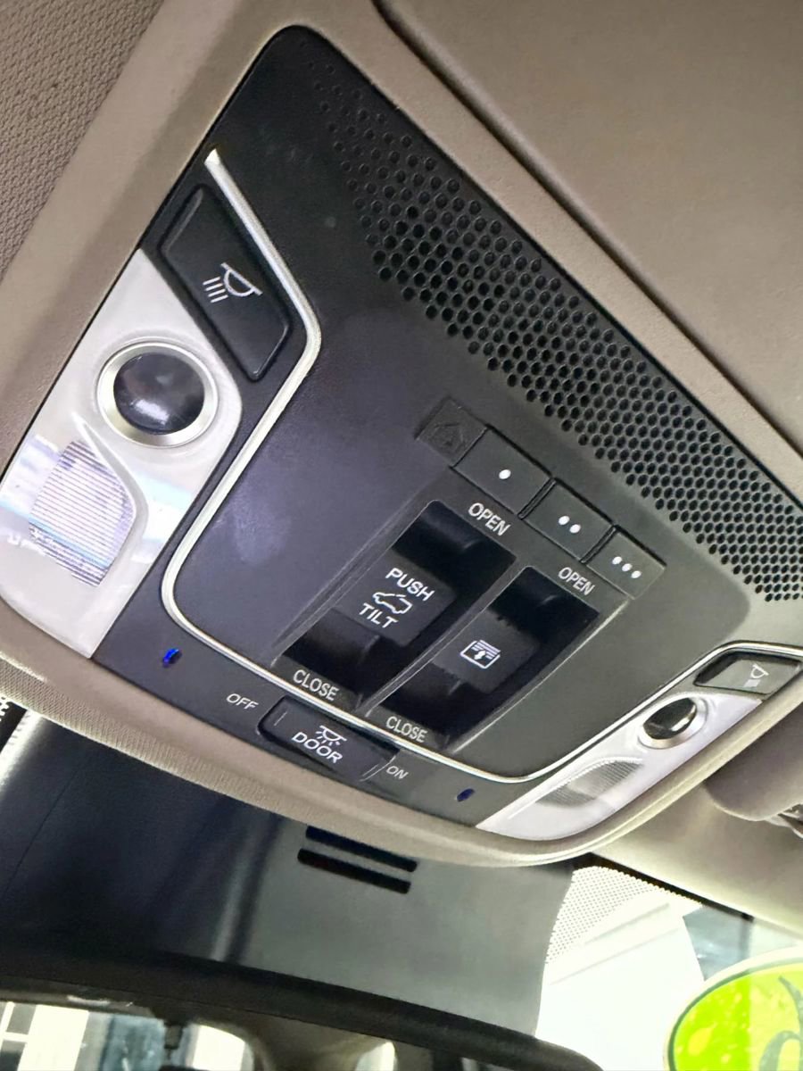 Used 2016 Honda Pilot Elite image 33