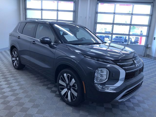 Used 2025 Mitsubishi Outlander SE AWD/4WD image 36