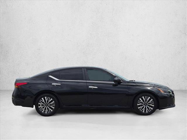 Used 2024 Nissan Altima 2.5 SV w/ SV Premium Package FWD image 4